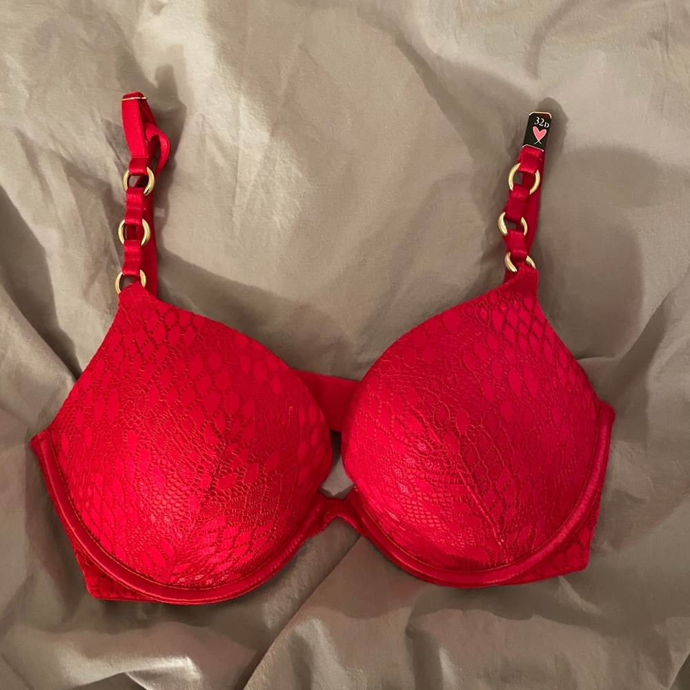 Victoria’s Secret Very Sexy Lace Ring Push-up Bra